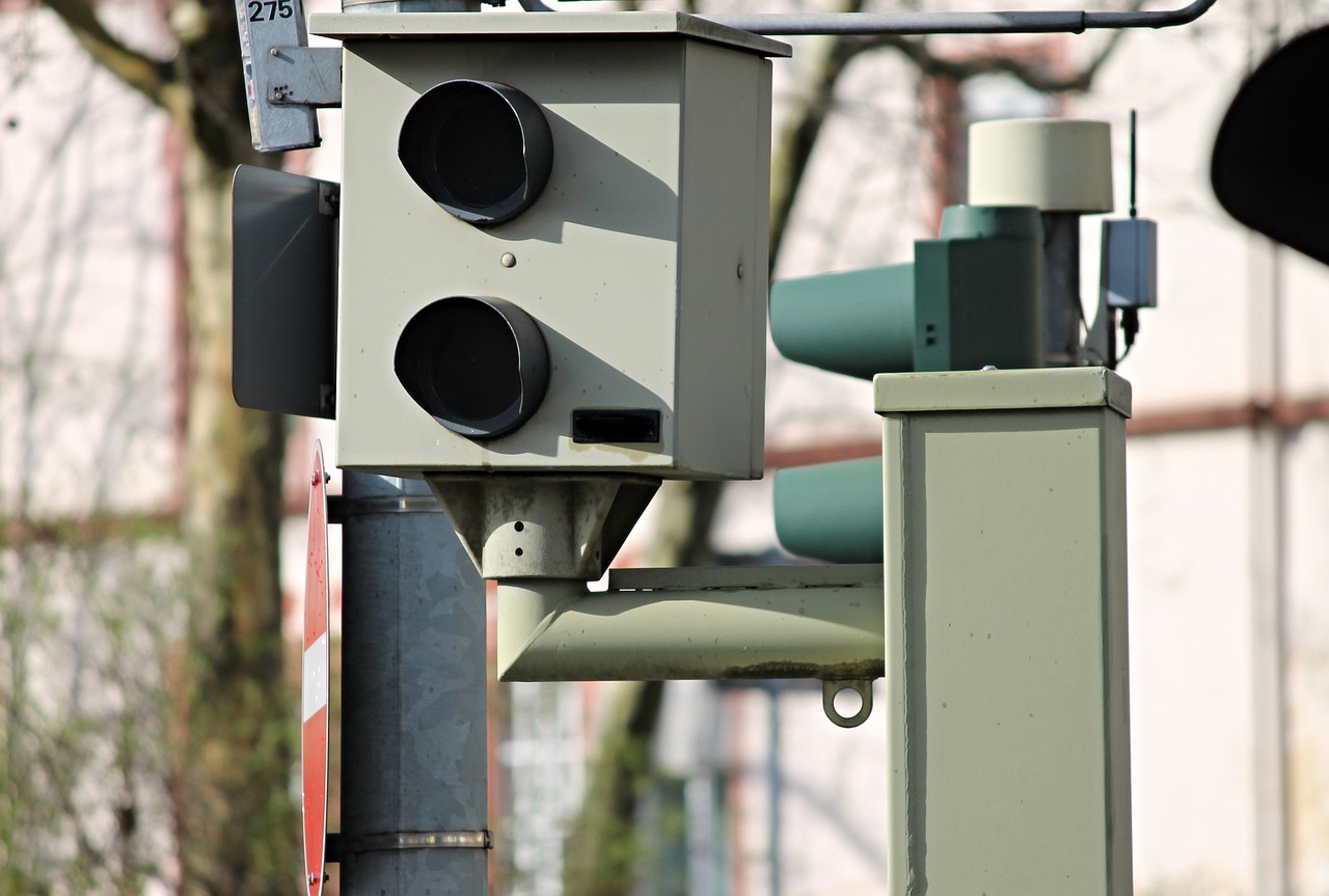 How to fight a red light camera traffic ticket